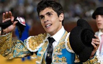 Alejandro Pavón, con la oreja cortada en la Maesrtranza. (FOTO: lopez-matito.com)